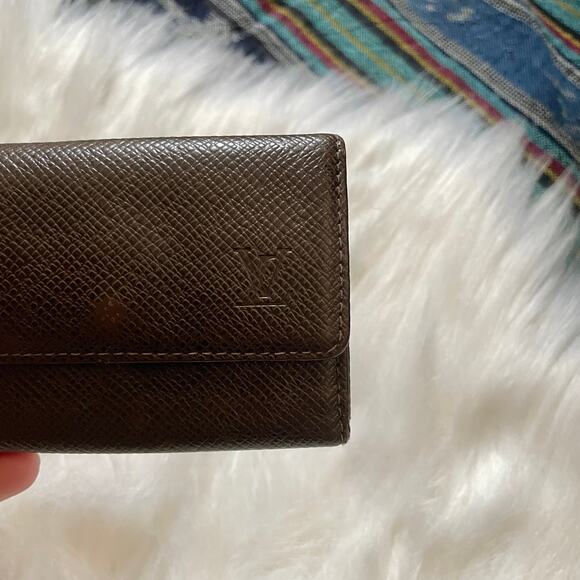 Louis Vuitton 6 Key Chain Holder Brown Taiga Leather Wallet SLG - Picture 5 of 12